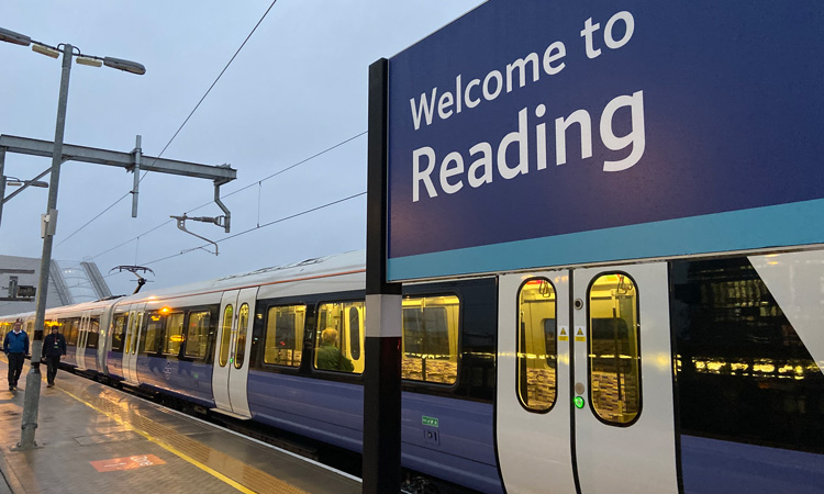 Tfl Rail Begins Operating Services Between London Paddington And